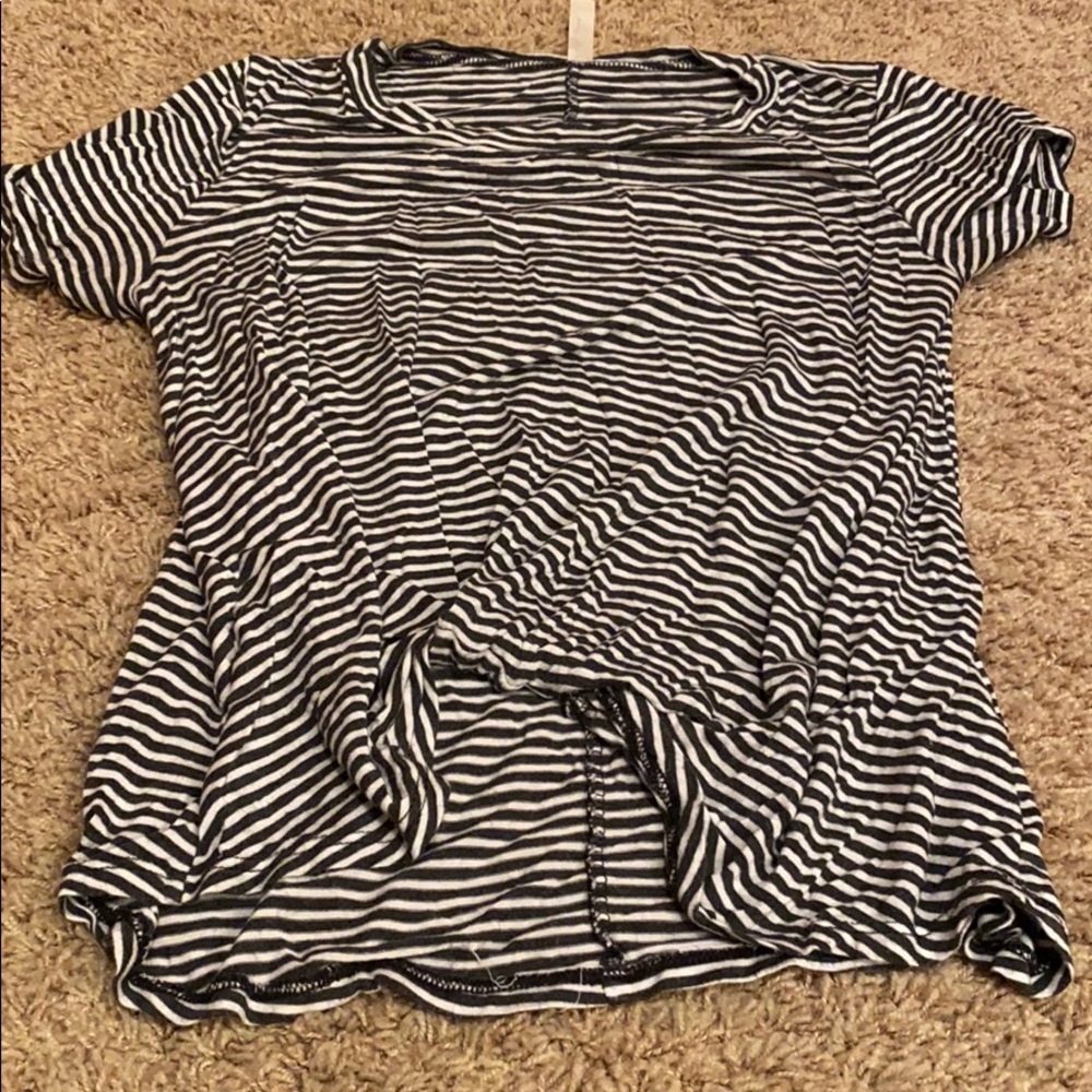 Crop top t-shirt with twist in front